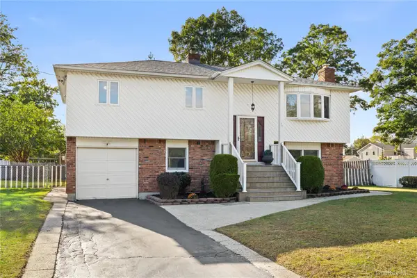 697 East Drive, Lindenhurst, NY 11757