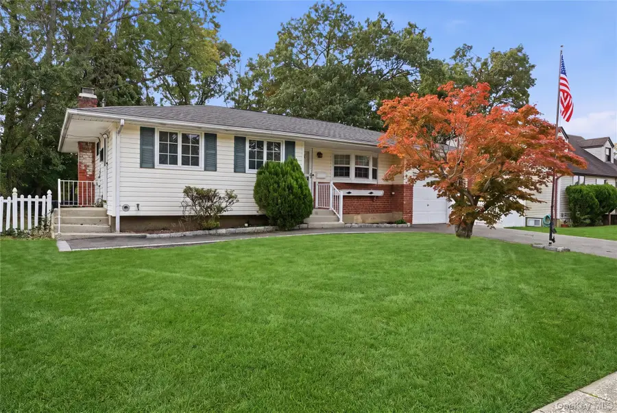 56 Prairie Drive, North Babylon, NY 11703 - #3