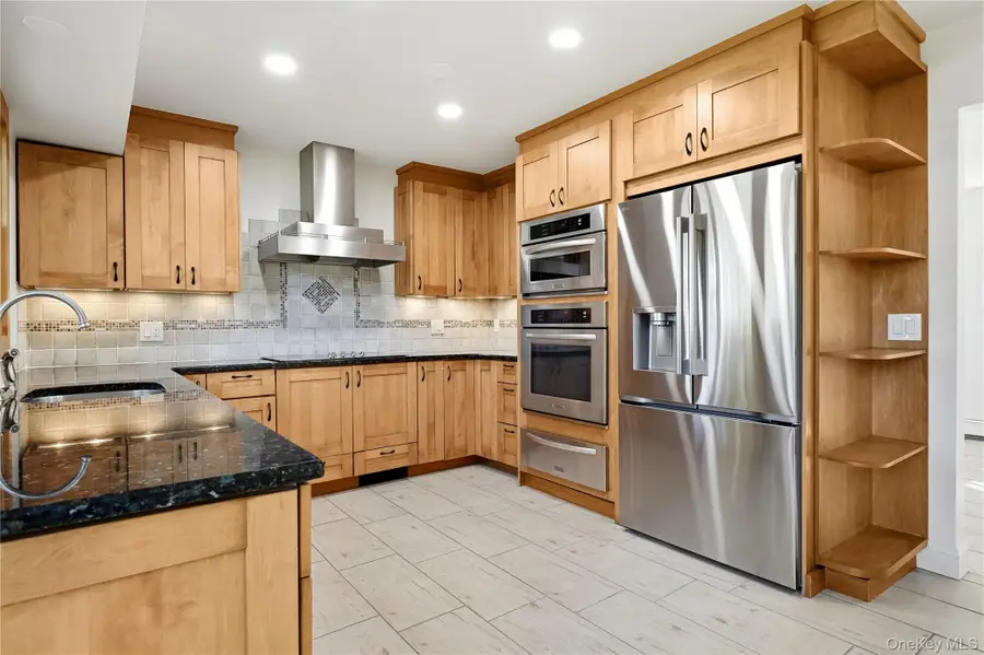 23 Dave Lane, South Setauket, NY 11720 - #3