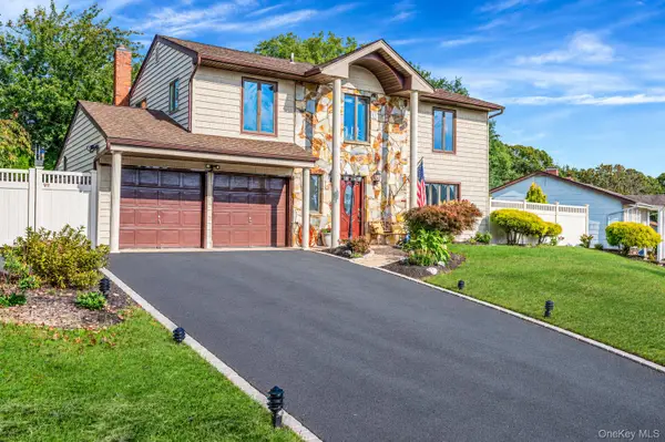17 Hill Lane, Smithtown, NY 11787