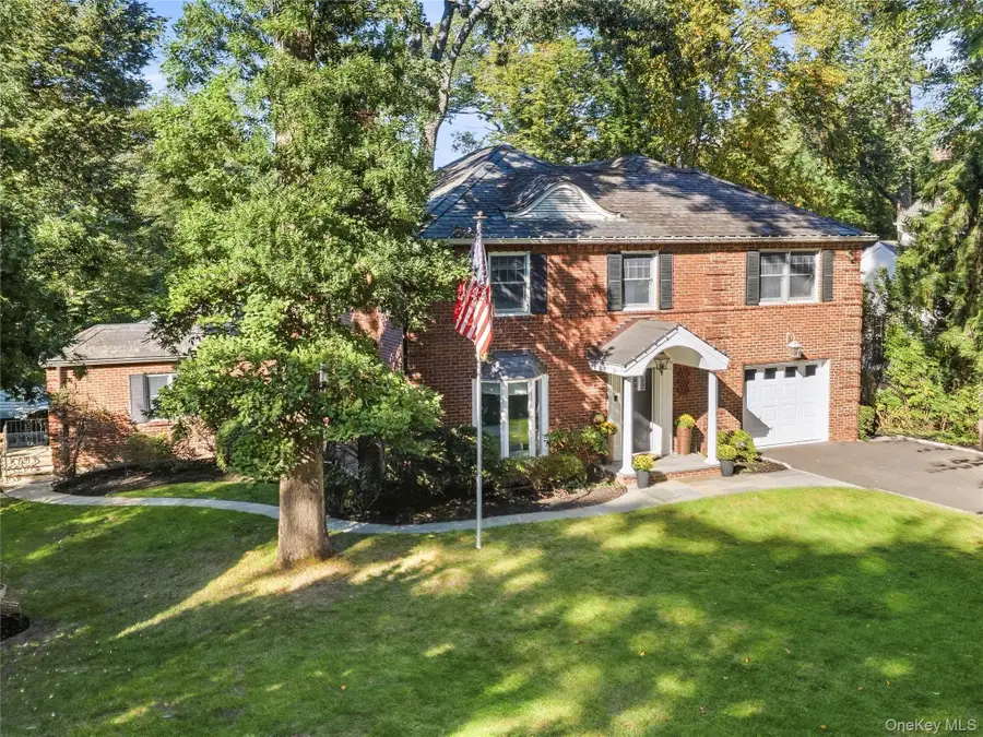 95 Dartmouth Road, Manhasset, NY 11030 - #2