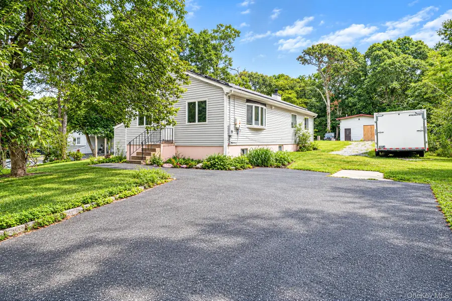 95 W Bartlett Road, Middle Island, NY 11953 - #2