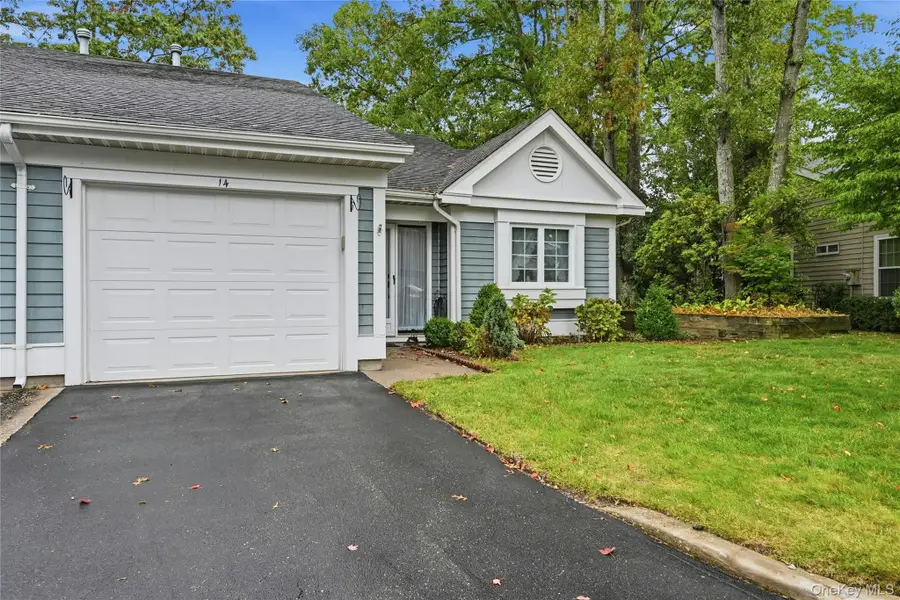 14 Flanders Court, Ridge, NY 11961 - #3