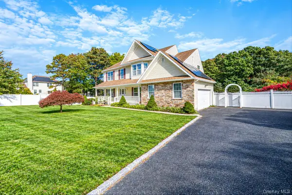 40 Bloomington Street, Medford, NY 11763
