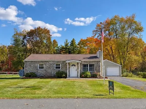 19 Greentree Drive S, Hyde Park, NY 12538