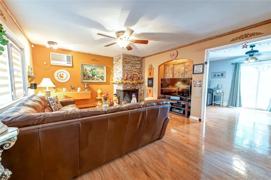 10 William Street, Copiague, NY 11726 - #2
