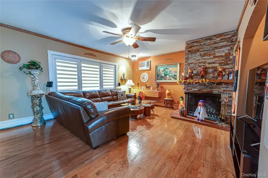 10 William Street, Copiague, NY 11726 - #3