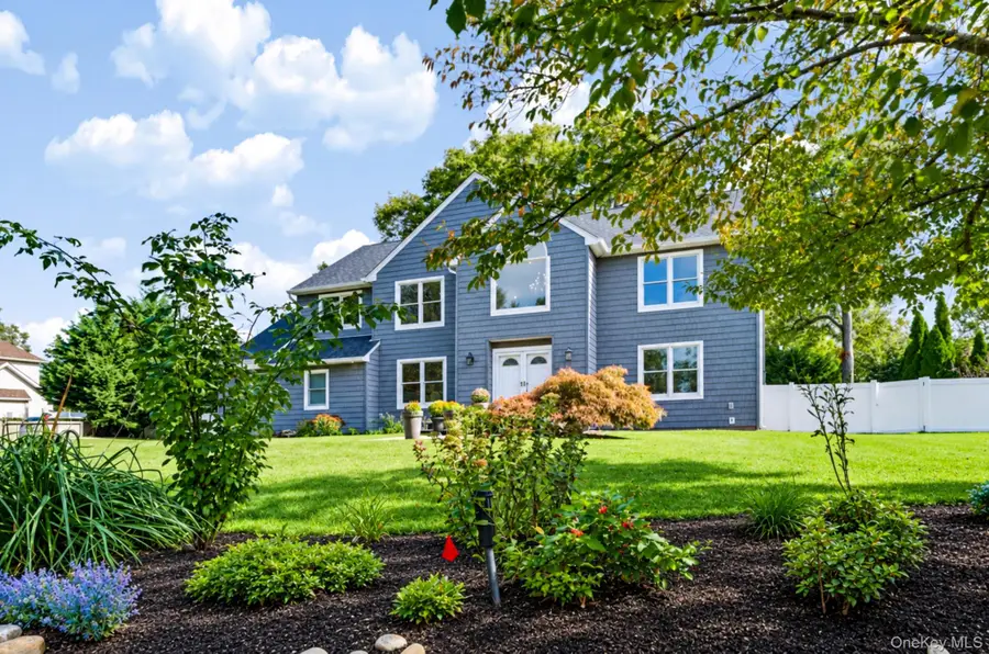 8 Brandon, Commack, NY 11725 - #3