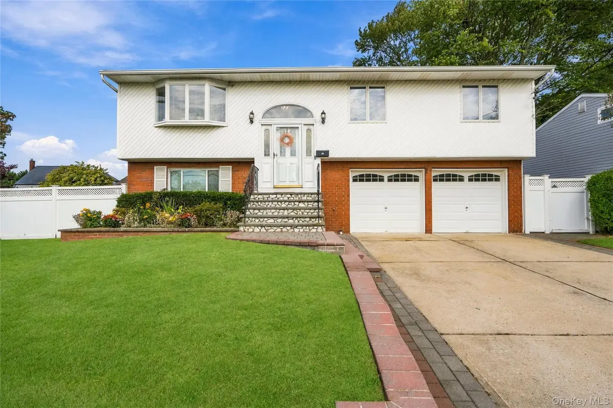 34 Knoll Street, Lindenhurst, NY 11757 - #1