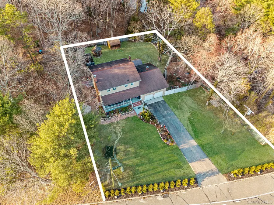 231 W Woodside Avenue, Patchogue, NY 11772 - #3