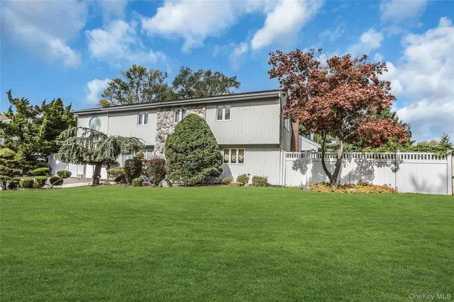 25 Lesley Lane, Old Bethpage, NY 11804 - #2