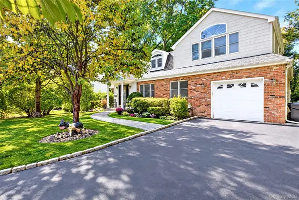 29 Barberry Lane, East Hills, NY 11577