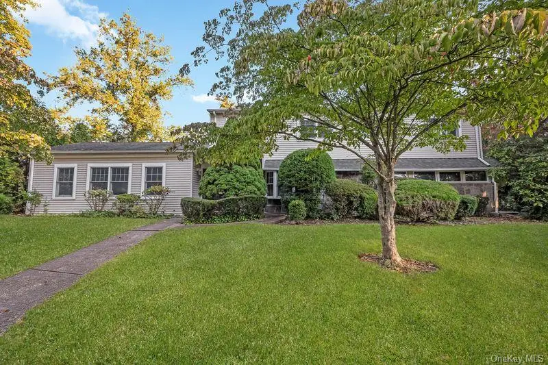 19 Strawberry Lane, Roslyn Heights, NY 11577 - #1