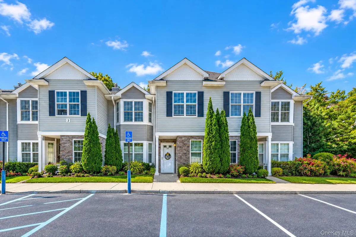 138 Maya Circle, Central Islip, NY 11722 - #1
