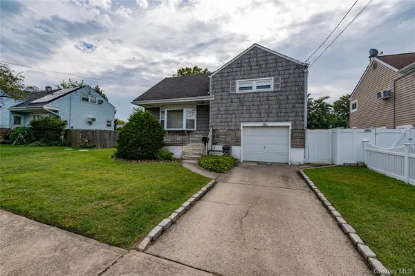 5 Floyd Street, North Babylon, NY 11703
