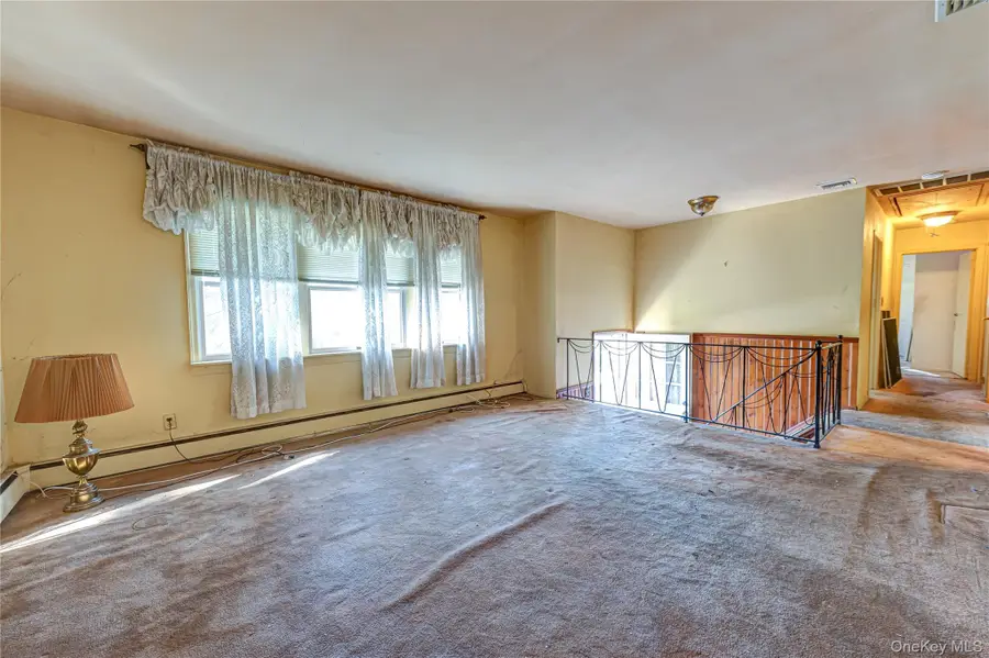 211 Matthews Road, Oakdale, NY 11769 - #2