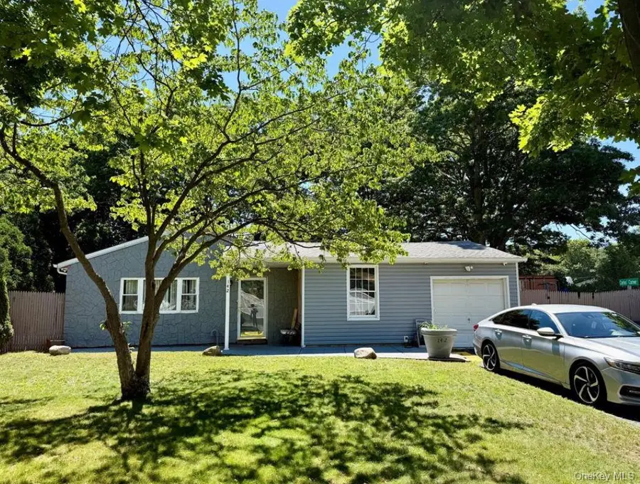 142 Palmer Street, Brentwood, NY 11717 - #3