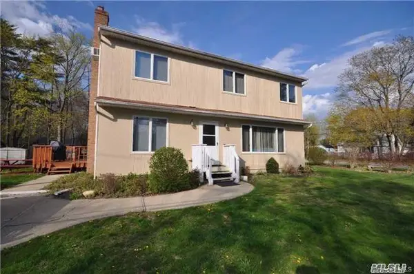 18 Larsen Avenue, Smithtown, NY 11787