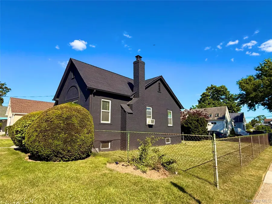 43 Elinor Place, Freeport, NY 11520 - #3