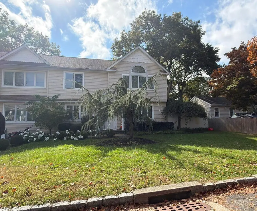 27 Wabil Road, Miller Place, NY 11764 - #2