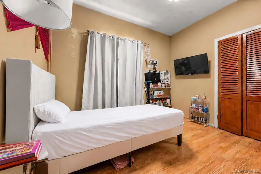 93-10 92nd St, Woodhaven, NY 11421 - #3