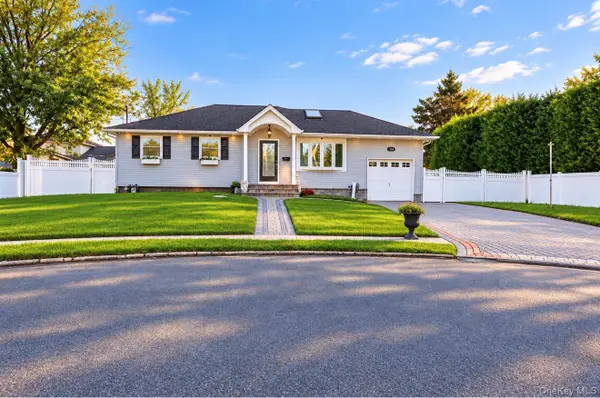 108 Forsythia Lane, North Babylon, NY 11703