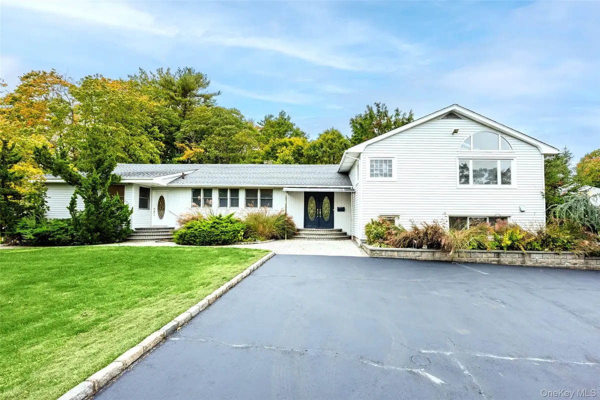 3 Edgewood Lane, East Hills, NY 11576 - #1