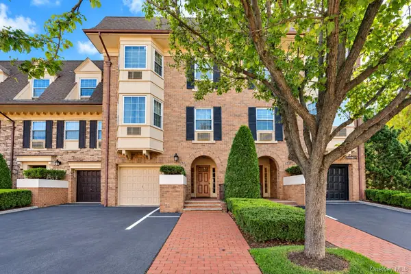 1307 Estates Lane #1636, Bayside, NY 11360