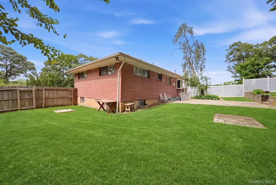 5 Robin Road, Selden, NY 11784 - #3