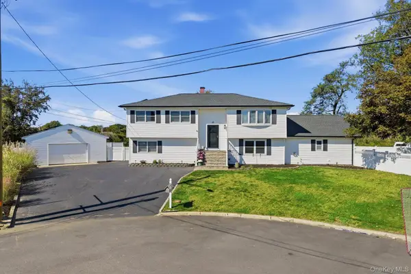 10 Gale Court, Patchogue, NY 11772