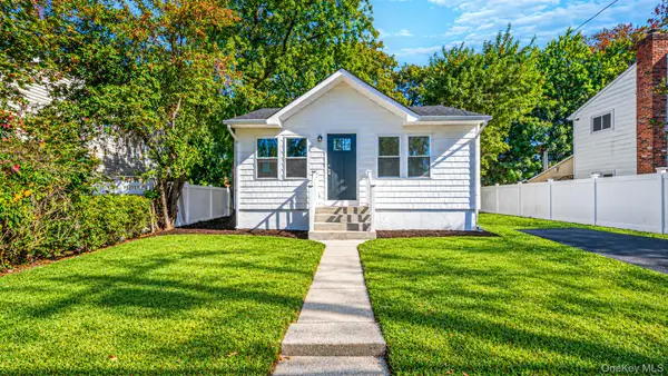 340 N Indiana Avenue, Lindenhurst, NY 11757