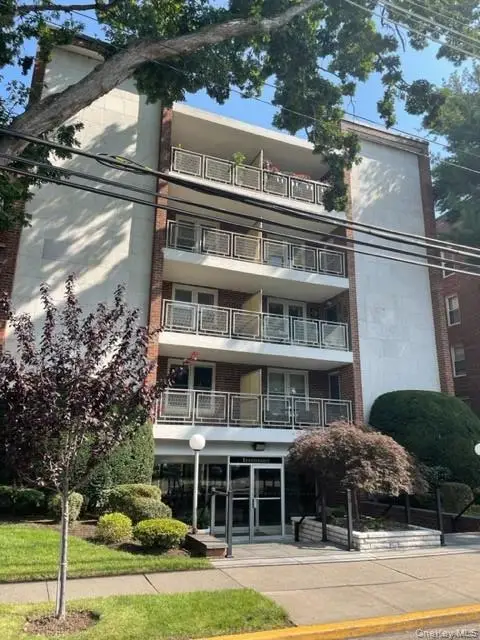 110 Brooklyn Avenue #3K, Freeport, NY 11520