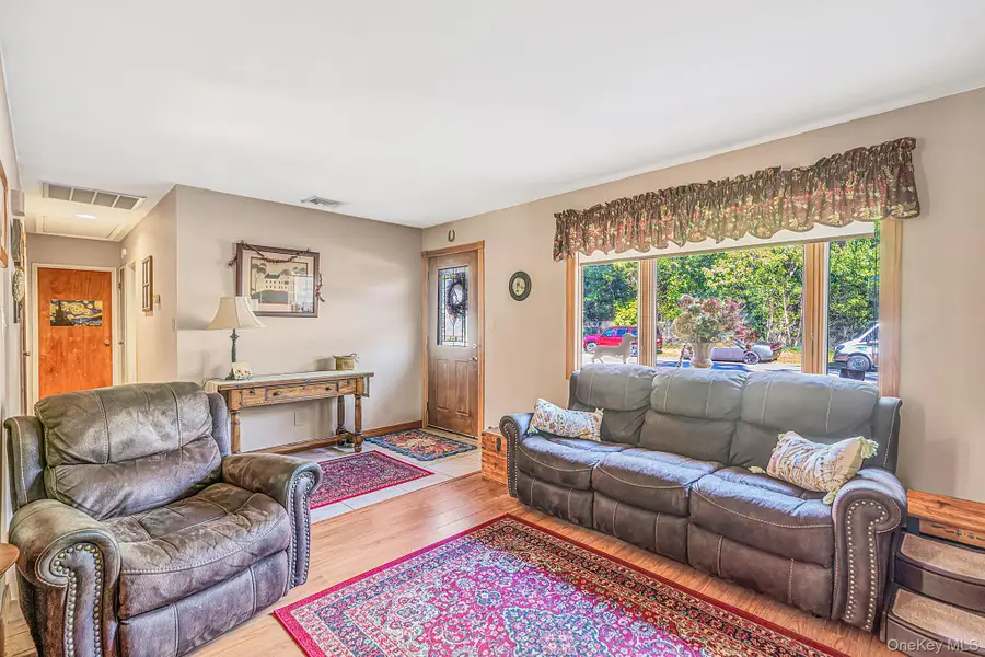 116 Avenue B, Holbrook, NY 11741 - #2