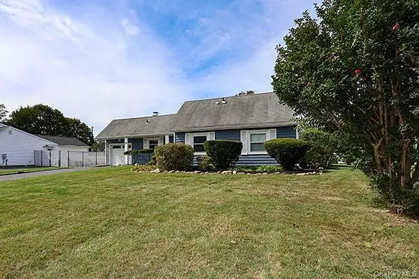 36 Torrey Pine Lane, Medford, NY 11763 - #3