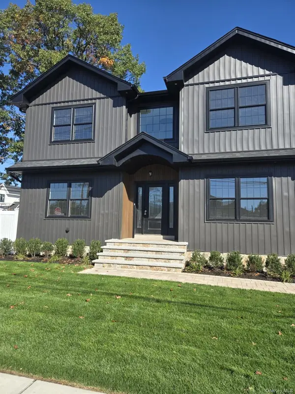 1320 R Street, Elmont, NY 11003