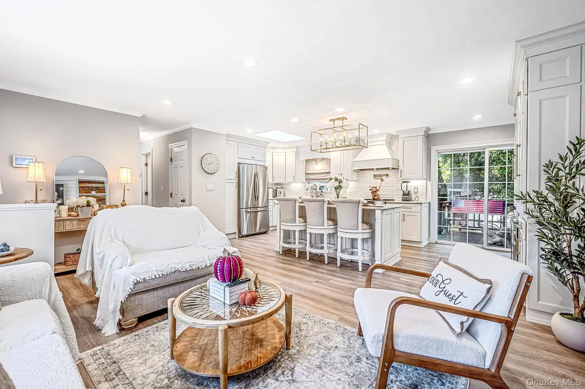 30 Marbeth Circle, Miller Place, NY 11764 - #1