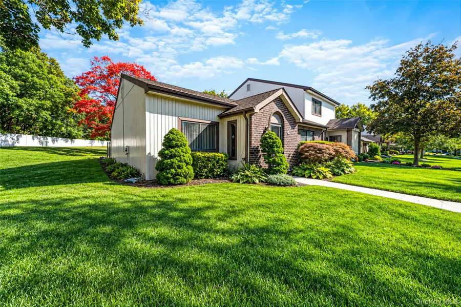 9 Sheila Court, Holtsville, NY 11742 - #3