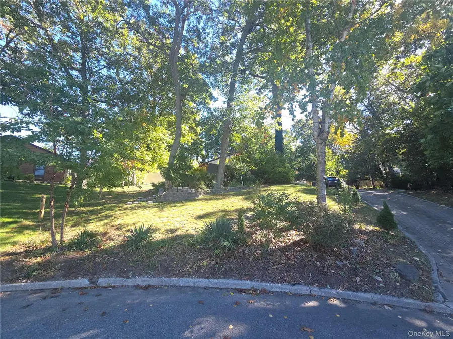 8 Pike Court, Northport, NY 11768 - #2