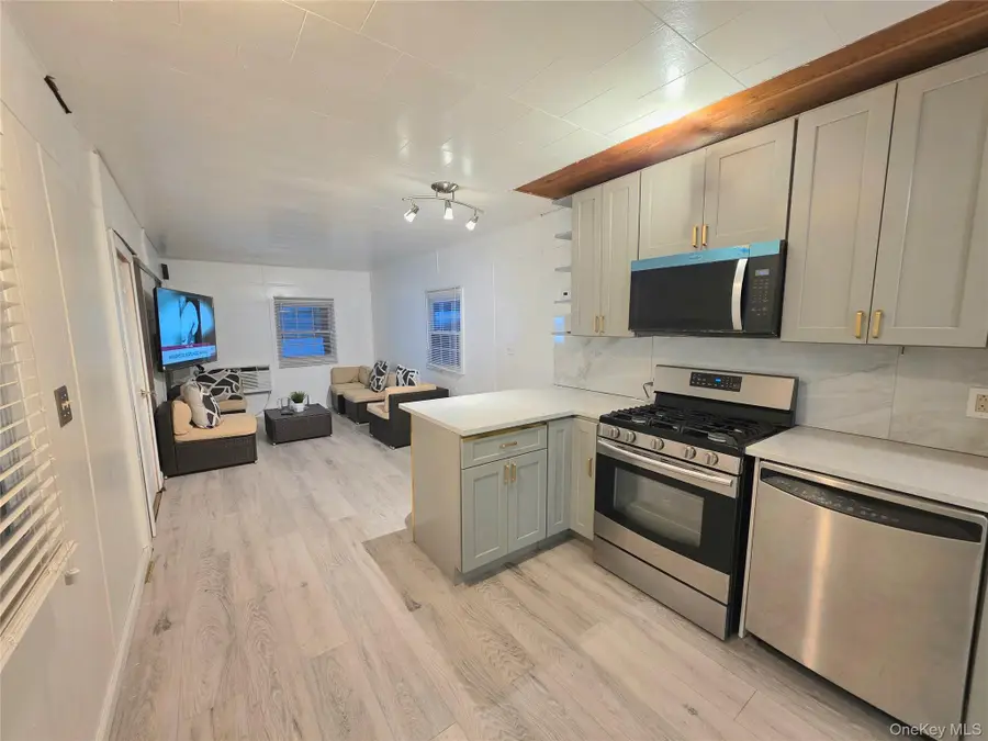 525 Riverleigh Ave #C7, Riverhead, NY 11901 - #3