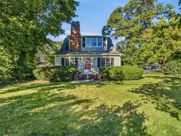 241 Bayville Avenue, Bayville, NY 11709