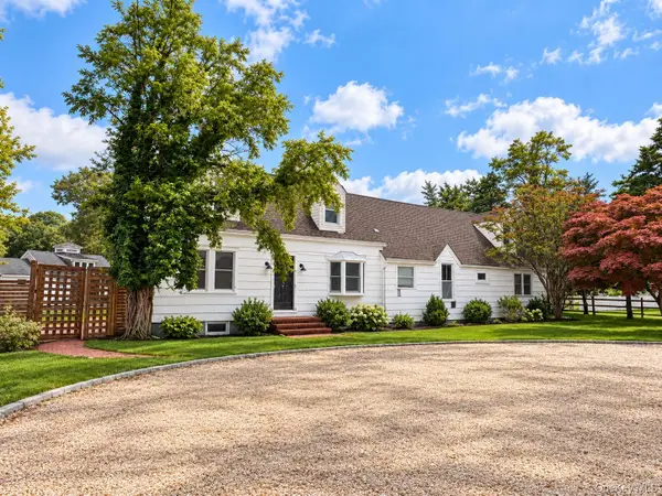 8 E Rampasture Road, Hampton Bays, NY 11946