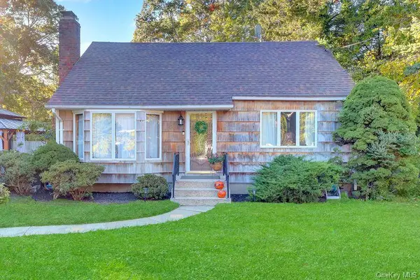 52 Linden Lane, Shirley, NY 11967