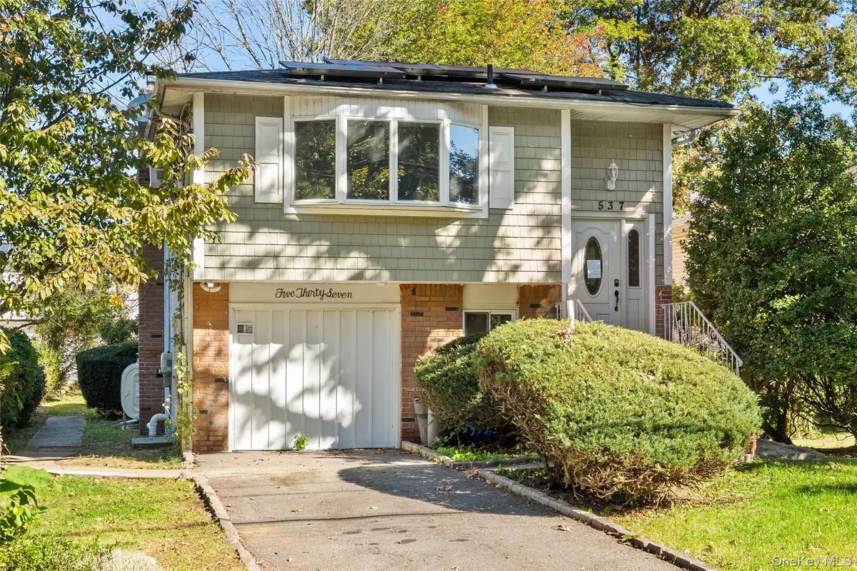 537 Lakeway Drive, West Babylon, NY 11704 - #1