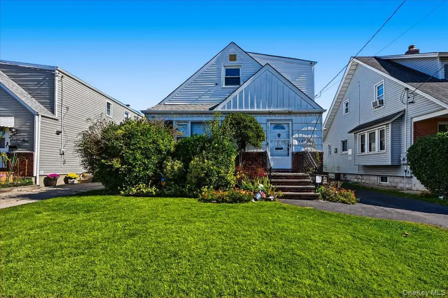 25 Poplar Street, West Hempstead, NY 11552 - #3
