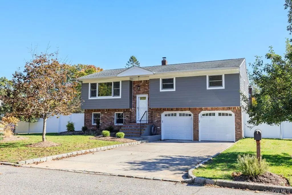 11 Lakeview Drive W, Center Moriches, NY 11934 - #1