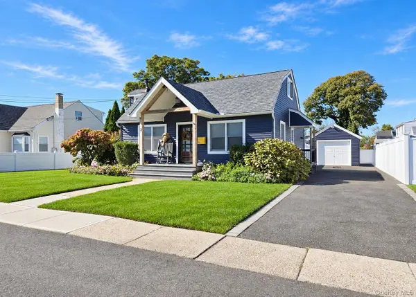 8 Perry Place, Patchogue, NY 11772
