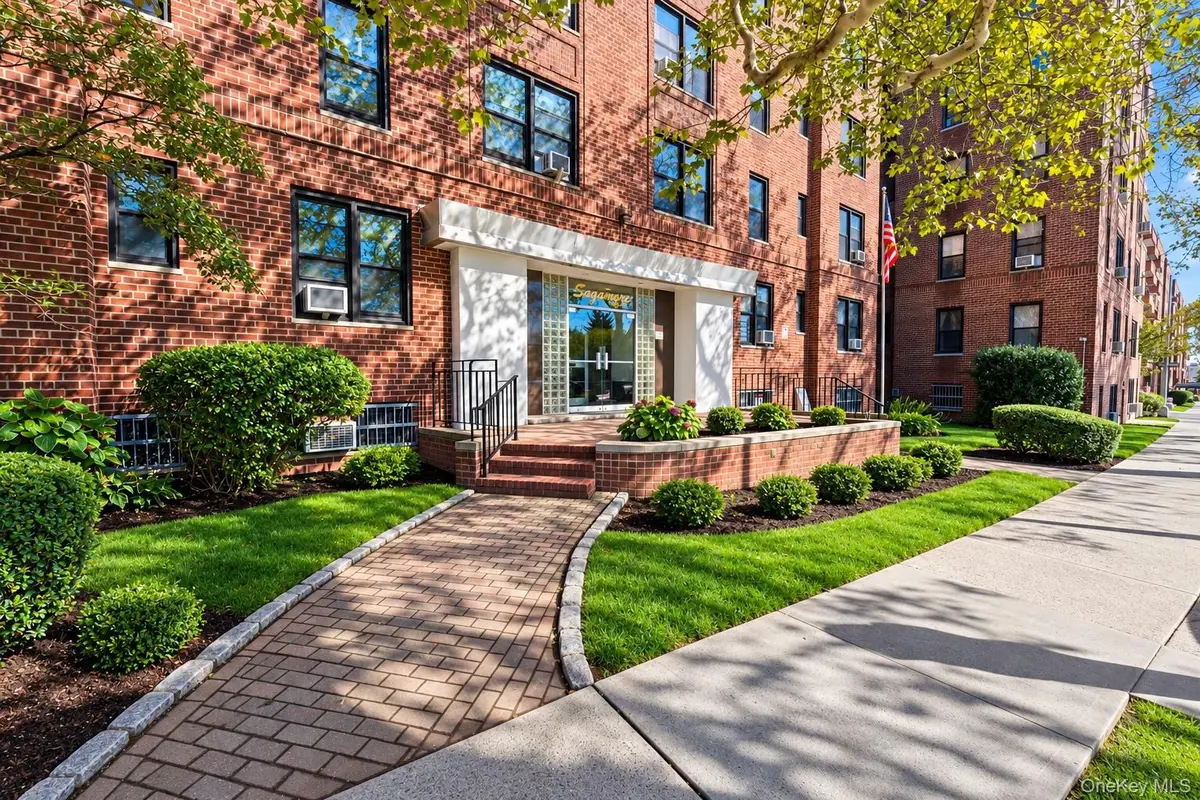 84-31 Van Wyck Expressway Van Wyck Expressway Expressway #2B, Briarwood, NY 11435 - #1