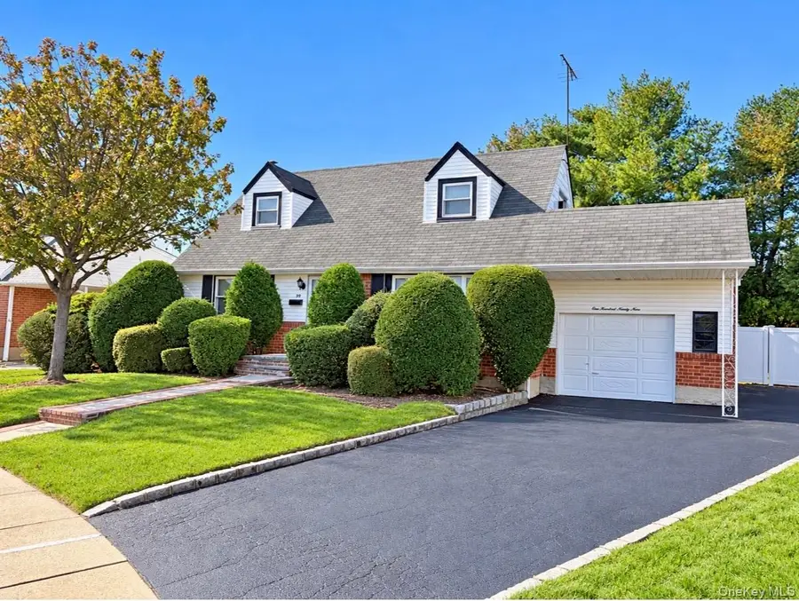 199 Ronni Drive, East Meadow, NY 11554 - #2