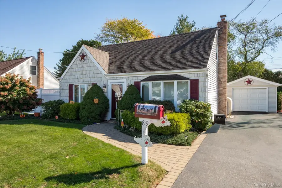 89 Birch Avenue E, Farmingdale, NY 11735 - #2