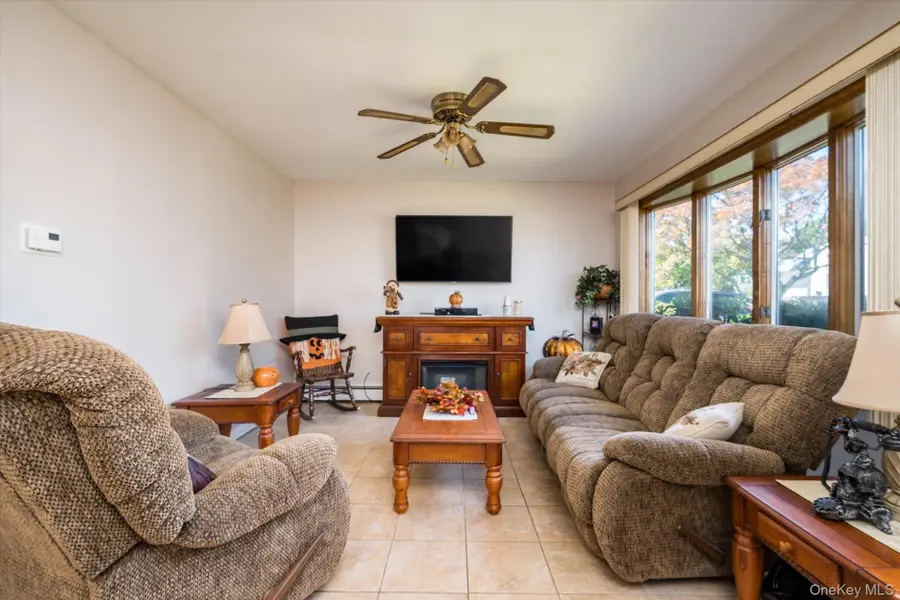 89 Birch Avenue E, Farmingdale, NY 11735 - #3